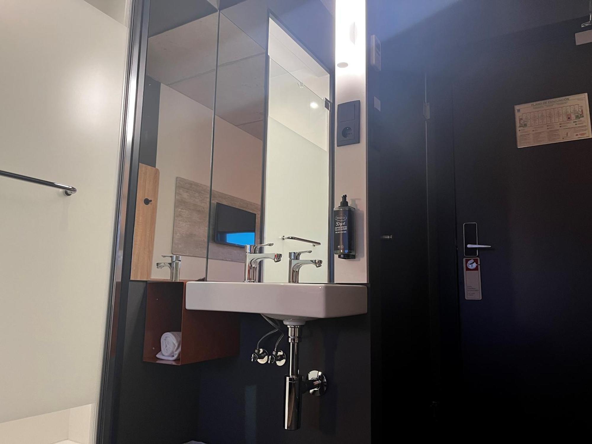 Ibis Budget Madrid Aeropuerto Εξωτερικό φωτογραφία