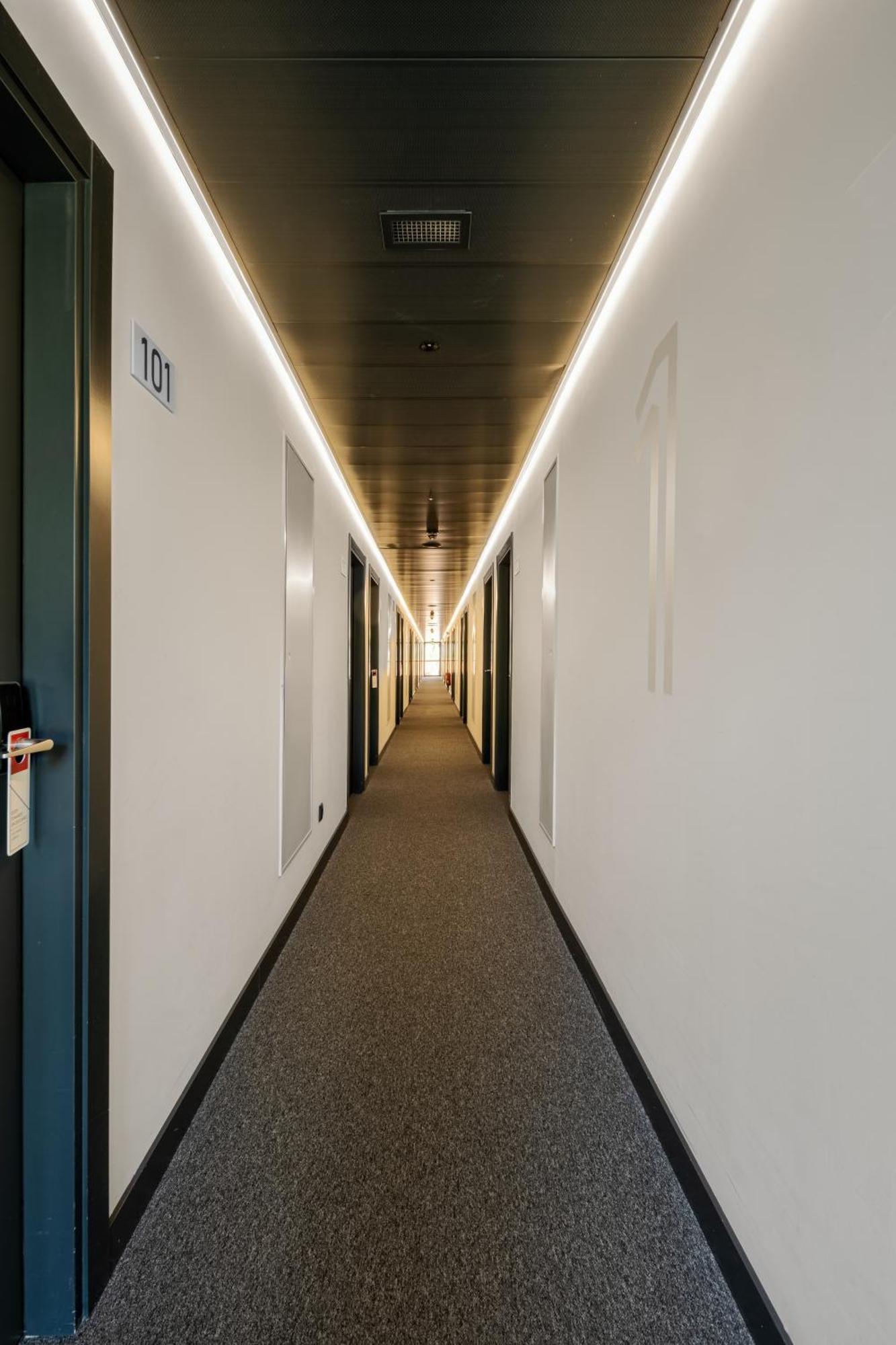 Ibis Budget Madrid Aeropuerto Εξωτερικό φωτογραφία